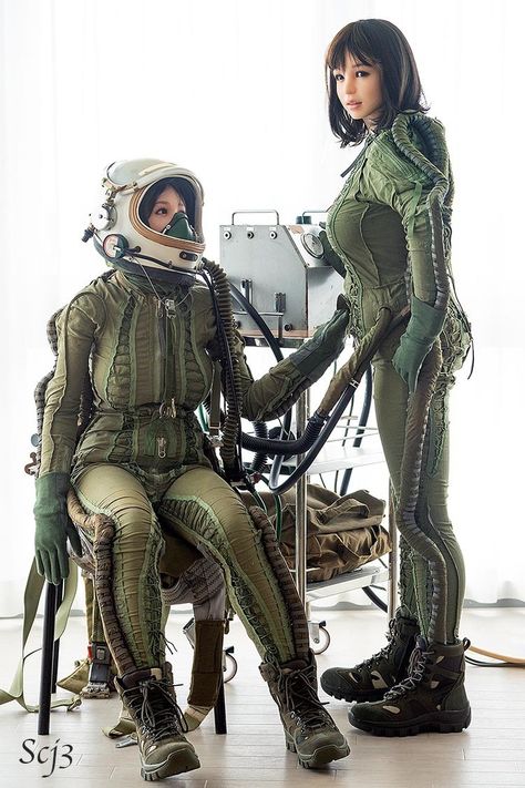 Flight Helmet, Pilot Helmet, Space Suits, May I Help You, Space Fashion, Female Pilot, Flight Suit, Space Girl, Power Armor