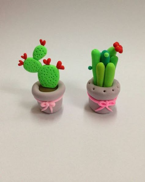 Diy Polymer Clay Crafts, Fimo Clay Ideas, Cactus Clay, Flower Wall Hanging Decor, Diy Paper Wall Hanging, Room Hanging Decor, Polymer Clay Kunst, Clay Plant, Cactus Craft