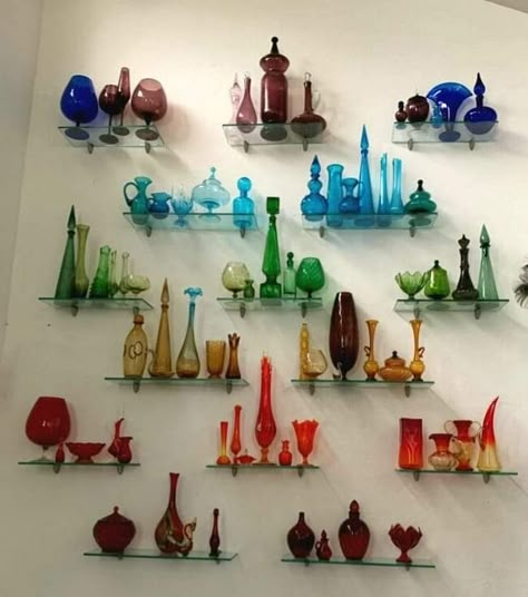 Colored Glass Display Ideas, Displaying Crystal Glassware, Vintage Glassware Display Ideas, Colored Glass Display, Colored Glassware Display, Coloured Glass Display, Crystal Glassware Display, Vintage Rainbow Glass Display, Rainbow Glassware