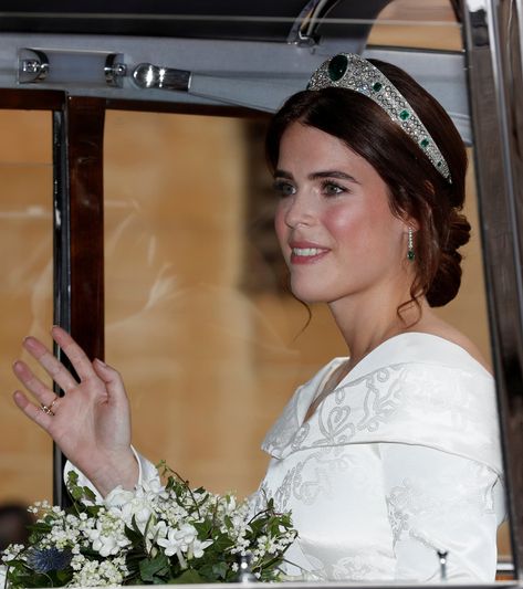 Princess Eugenie's wedding tiara: Story behind the headpiece Savannah Phillips, Eugenie Wedding, Royal Wedding Gowns, Jack Brooksbank, Princesa Real, Wedding Hair Up, Royal Wedding Dress, Elisabeth Ii, Kate And Meghan