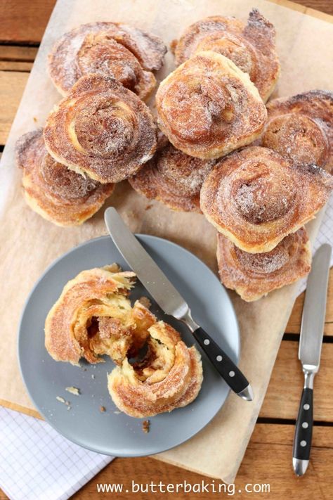 Tartine's Morning Buns | Butter Baking  #Tartine Bakery #buns #breakfast Bakery Buns, Tartine Bakery, Morning Buns, Morning Bun, Breakfast Biscuits, Breakfast Sweets, Cheese Burger, Breakfast Pastries, Sweet Rolls