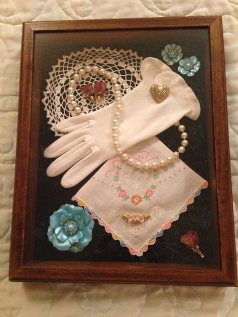 Vintage Gloves Display, Dollie Art, Memorial Shadow Box Ideas, Vintage Crafts Diy, Family Heirloom Display, Shadowbox Ideas, Vintage Handkerchiefs Crafts, Shadow Box Memory, Antique Ideas