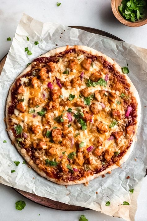 Pizza night just got even more delicious! An easy homemade crust is the base for this pizza made with chicken, barbecue sauce, mozzarella and colby jack cheese, green pepper, and red onion. This is what every weekend (and weeknight!) calls for! #barbecuechicken #chicken #pizza #barbecuechickenpizza #bbq #bbqchicken #homemadepizza #weeknightdinner #easydinner | bluebowlreicpes.com Chicken Barbecue Sauce, Chicken Barbecue, Barbecue Chicken Pizza, Pizza Bread Recipe, Homemade Crust, Best Homemade Pizza, Bbq Chicken Pizza, Colby Jack, Colby Jack Cheese