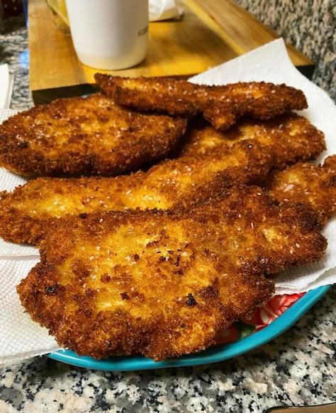 Crispy Chicken Cutlets - Easy DIY Recipes Homemade Chicken Cutlets, Chicken Italian Bread Crumbs Recipe, Crispy Parmesan Chicken Cutlets, Breaded Turkey Cutlets, Cutlets Recipes Chicken, Fried Chicken Cutlet Recipes Easy, Best Chicken Cutlet Recipe, Baked Chicken Cutlets Oven, Chicken Cutlets Recipes Easy