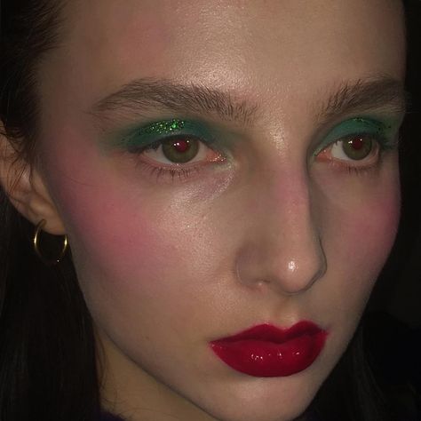 Wiwien on Instagram: “model : @karolinamitura 💚 [no retouch] used:  @glossier haloscope highlighter in shade quartz; cloud paint shade haze; @meltcosmetics…” Glossier Haloscope, Berry Makeup, Cloud Paint, Cloud Painting, Paint Shades, Instagram Model, Nostril Hoop Ring, Highlighter, Natural Makeup