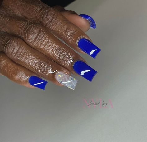 Royal Blue Acrylic Nails With Gems, Cute Short Acrylic Nails Square Blue, White Nails With Royal Blue Designs, Royal Blue And White Acrylic Nails, Royal Blue Nails Acrylic Short, Dark Blue Acrylic Nails Design, Nails Acrylic Navy Blue, White And Royal Blue Nails, Royal Blue Birthday Nails