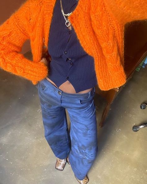 Cardigan Blue Outfit, Jewelry Nails, Outfit Ideas Vintage, Orange Fits, Orange Cardigan, Winter Outfit Ideas, Orange Outfit, Ideas Vintage, Mode Inspo