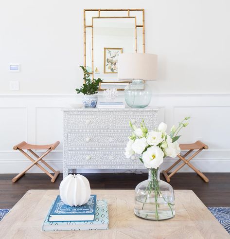 Bright entryway with a bone inlay dresser, leather stools, and bamboo mirror from Studio McGee (@ studiomcgee on Instagram) Colorful Studio, Transitional Entry, Transitional Home Decor, Have Inspiration, Pacific Palisades, Transitional House, Trendy Home Decor, Up House, Style Deco