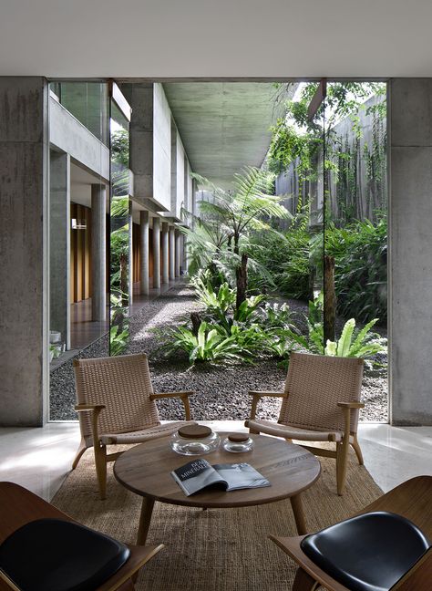 Andra Matin, Dutch Colonial Homes, Modern Tropical House, Tropical House Design, Concrete Architecture, Tropical Architecture, Tropical House, Modern Tropical, Design Exterior