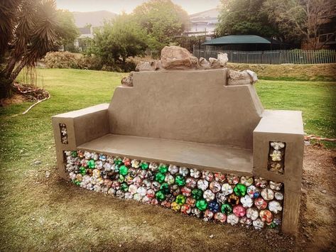 Joburg gets very own EcoBrick bench thanks to 370kgs of collected plastic Eco Bricks Plastic Bottles, Eco Bricks Ideas, Eco Bricks Projects, Ecobricks Projects, Recycled Furniture Ideas, Eco Bricks, Plastic Bottle House, Build A Bench, Brick Projects