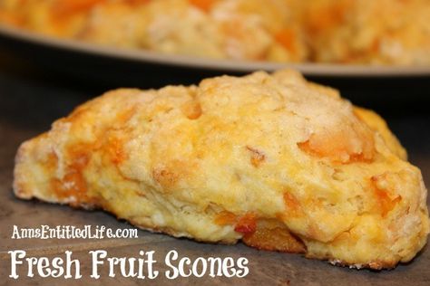 Apricot Scones Recipe, Fruit Scones Recipe, Peach Scones, Fresh Fruit Cake, Scone Recipes, Fruit Scones, Apricot Recipes, Plum Recipes, Scones Recipe Easy