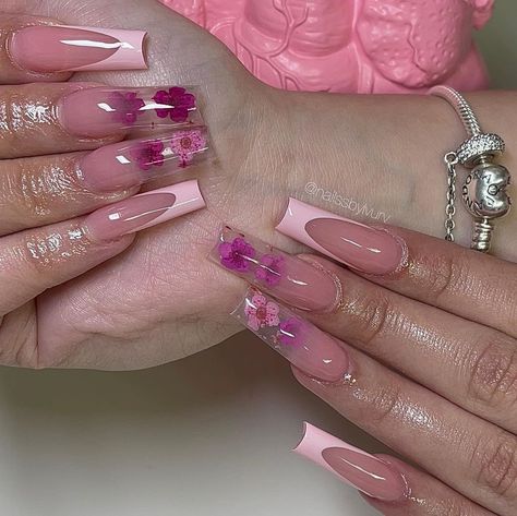 @nailssbylvurv Pink Encapsulated Nails Glitter, Flower Encapsulated Nails, Encapsulated Nails Acrylics, Short Encapsulated Nails, Encapsulated Flower Nails, Encapsulated Nails Flowers, Acrylic Nail Designs Classy, Pink Flower Nails, Encapsulated Nails