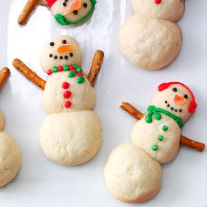 Snowman Christmas Cookies...less sugar with out all the frosting but still fun! Snowman Christmas Cookies, Snowman Cookies, Best Christmas Cookies, Christmas Cookie Recipes, Cookie Tray, Christmas Cooking, Cookie Exchange, Cookies Recipes Christmas, Christmas Goodies