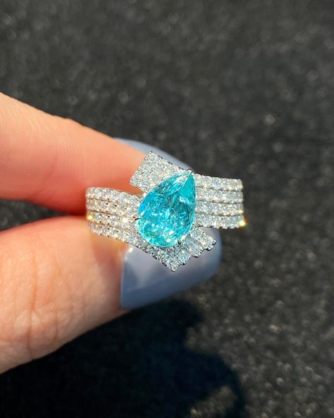 Follow @desireegems for more 💍 Main stone : Paraiba Tourmaline 1.45ct Side stone : 85 pieces Natural Diamonds 0.877ct Metal : 18k White Gold Ring size : HK15 | US6.75(Free Resizing) Please DM for more info. . . . #paraiba #paraibatourmaline #tourmaline #tourmalinering #gemstone #jewellery #jewelry #ring #highjewellery #highjewelry #finejewellery #finejewelry #jewelrydesign #finegems #finegemstones #sgfinejewelry #finejewellerysg #naturaltourmaline #naturalgemstone #singaporejewellery #singa... Paraiba Tourmaline Gemstone, Paraiba Tourmaline, Tourmaline Ring, Gemstone Jewellery, Tourmaline Gemstone, White Gold Ring, Jewelry Ring, High Jewelry, Fine Jewellery