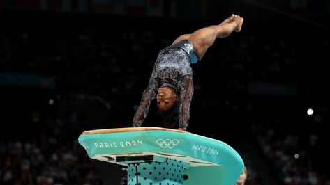 Gymnastics Vault, Dangerous Sports, Gymnastics Photos, Gymnastics Team, Usa Gymnastics, Gymnastics Pictures, Olympic Gymnastics, Rafa Nadal, Muscle Memory