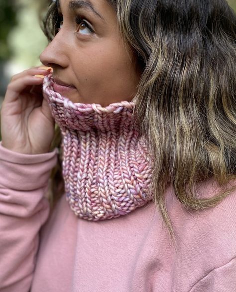 One Skein Easy Cowl - Knitting Board Loom Knit Cowl, Knit Cowl Pattern, Knit Cowl Pattern Free, Knit Loom, Knitting Board, Finger Crochet, Cowl Knitting, Loom Knitting Patterns, Cowl Knitting Pattern