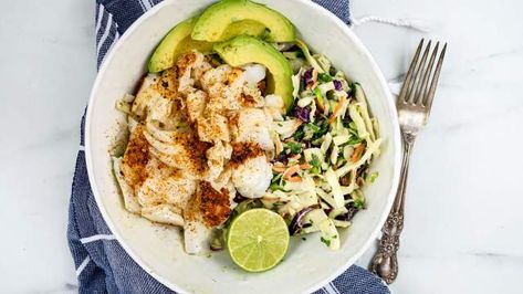 Ancho fish taco bowl with lime slaw and sliced avocado with a blue napkin. High Protein Fish, Avocado Fish, Avocado Slaw, Cilantro Lime Shrimp Tacos, Healthy Taco Recipes, Taco Bowl Recipe, Fish Taco, Healthy Tacos, Taco Bowls