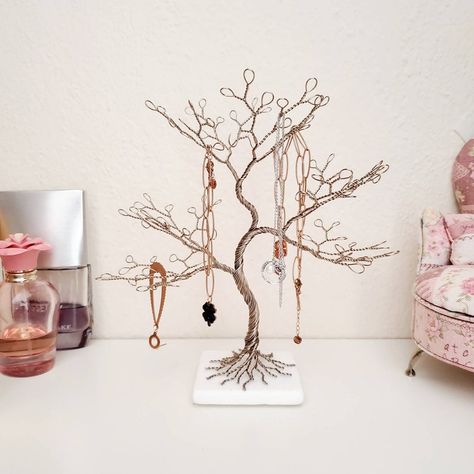 Tree Jewelry Holder, Jewelry Tree Stand, Bracelet Stand, Life Jewelry, Tree Jewelry, Necklace Storage, Stand Ideas, Wire Trees, Jewelry Displays