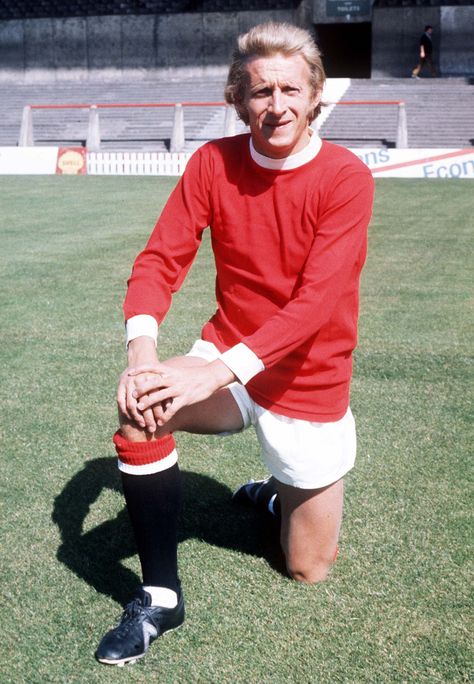 Denis Law, Marcel Sabitzer Manchester United, Manchester Football, Manchester United Fans, Manchester United Legends, Match Highlights, Manchester United Football Club, Association Football, Vintage Jerseys