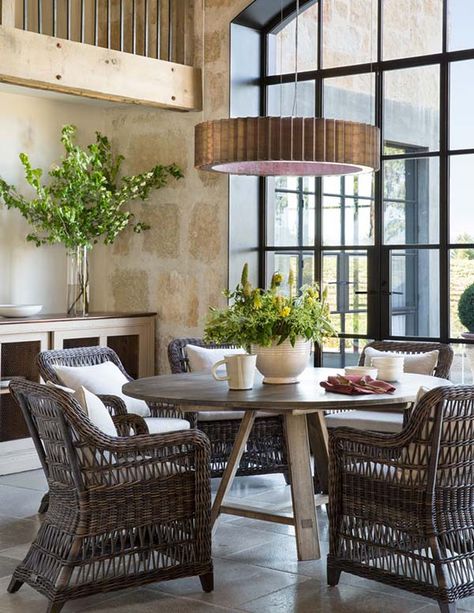 Healdsburg Ranch-Jute Interior Design-11-1 Kindesign Farmhouse Style Dining Room, California Wine Country, Rustic Table Lamps, Country Interior, Country Homes, California Wine, Farmhouse Dining Room, Table Lamp Design, Design Del Prodotto