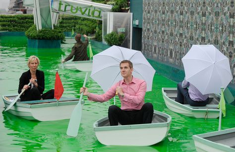 spectacular installation on the roof of Selfridges in central London with the help of Studio Toogood.The installation takes the form of a lurid, fluro green lake, which you can experience in rowing boats Bompas And Parr, Fever Tree, British Lifestyle, Stevia Plant, Iguazu Falls, Green Inspiration, Plant Covers, Small Waterfall, London Food