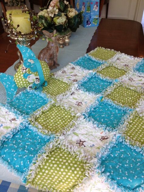 Emily's rag quilt Quilt Table Runner, Rag Quilt Tutorial, Rag Quilt Patterns, Table Runner Tutorial, Table Runner Diy, Baby Rag Quilts, Rag Quilts, Quilted Table Runners Patterns, Table Runner Pattern