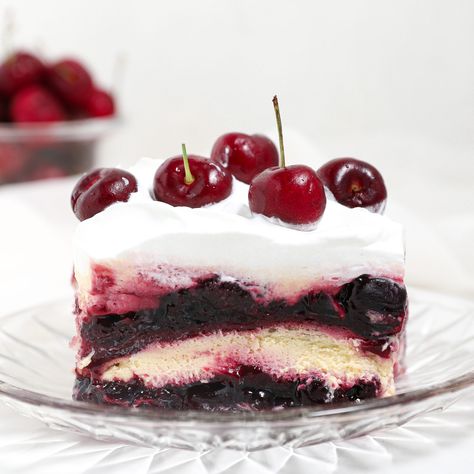 Cherries Jubilee Tiramisu, Jam Roly Poly Recipe, Cherries Jubilee Recipe, Cherry Mascarpone, Pistachio Coffee Cake, Cherry Tiramisu, Fruit Tiramisu, Cherry Dessert Recipes, Boozy Cherries