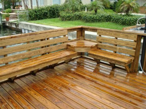 Deck with built-in seating and table - just have to make sure it's low to the ground. If it's up high, the slats have to be verticle. Deck With Seating Built Ins, Deck Bench Seating, Deck Bench, Deck Skirting, Deck Seating, Corner Seating, Patio Deck Designs, Wooden Deck, Cool Deck