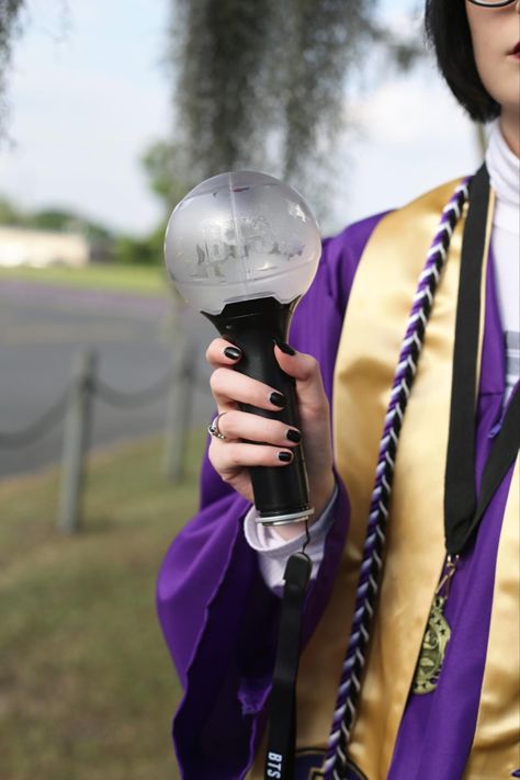 Kpop Graduation Photo, Kpop Graduation, Army Graduation, Grad Poses, Graduation Photography Poses, Graduation Poses, Graduation Photography, Graduation Photo, Graduation Day