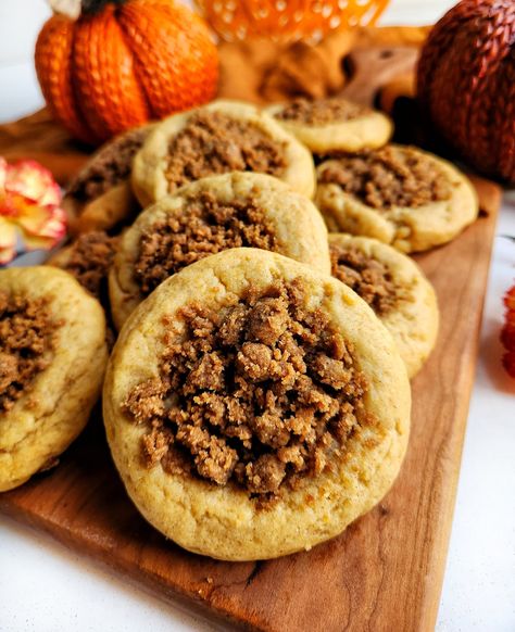 Pumpkin Coffee Cake Cookies Coffee Cake Cookies, Pumpkin Swirl Cheesecake, Pumpkin Coffee Cake, Soft Pumpkin Cookies, Hey Pumpkin, Caramel Chocolate Chip Cookies, Pumpkin Coffee Cakes, Crumbl Cookies, Crazy Cookies