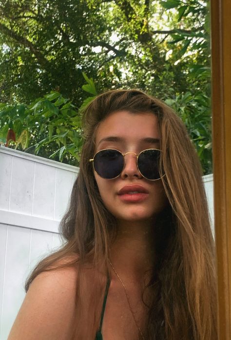 goes outside once Round Sunglasses Aesthetic, Sunglasses Round Face, Round Face Sunglasses, Glasses Trends, Round Sunglasses Vintage, Sunglasses Women Designer, Luscious Hair, Bun Hairstyles For Long Hair, Stylish Glasses