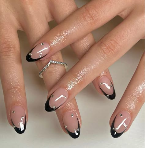 Short Oval Nails, Nails Minimalist, Unghie Sfumate, Kutek Disney, Minimalist Nail, Almond Nails Designs, Soft Nails, Round Nails, Gem Nails