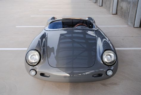 The 550 Spyder is one of Porsche’s iconic vehicles, as it was the firm’s first purpose-built sports-car designed for use in auto racing. That’s why the model is among the most frequently reproduced classic automobiles. Porsche 550 Spyder, Replica Cars, Vw Ideas, 550 Spyder, Porsche 356 Speedster, Used Porsche, Porsche 550, Classic Automobiles, Vintage Porsche