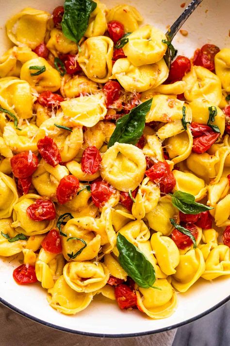 Easy Weeknight Recipes, Cheese Tortellini Recipes, Salad Appetizer Cups, Pasta With Meat Sauce, Cherry Tomato Pasta, Tortellini Recipes, Tortellini Pasta, Weeknight Recipes, Cheese Tortellini