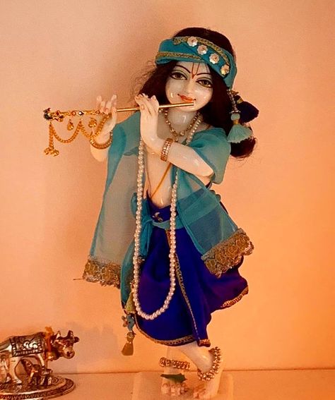 Deity Clothes, Bihari Ji, Laddu Gopal Dresses, Kids Dress Collection, Boho Art Drawings, Krishna Statue, Lord Krishna Hd Wallpaper, Lord Ganesha Paintings, Krishna Songs