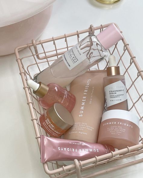 Pink Skincare, Sephora Skin Care, Perfect Skin Care Routine, Pink Skin, Skin Lotion, Pretty Skin Care, Skin Care Items, Pretty Skin, Summer Fridays