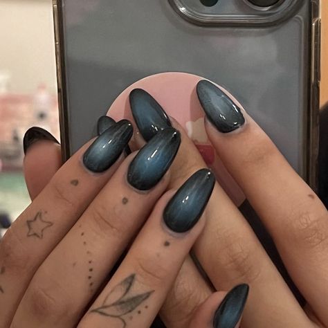 Black Based Nails, Nail Ideas Dark Colors Art Designs, Alternative Spring Nails, Siren Nails Dark, Dark Blue Aura Nails, Dark Blue Jelly Nails, Nails Dark Design, Foggy Nails, Dark Nail Inspiration