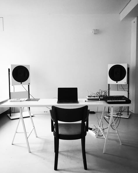 Photo by Ben Frost Minimalist Recording Studio, Minimalist Music Studio, Small Luxury Homes, Studio Minimalist, Music Studio Decor, Drum Room, Home Studio Ideas, Sound Room, Recording Studio Home