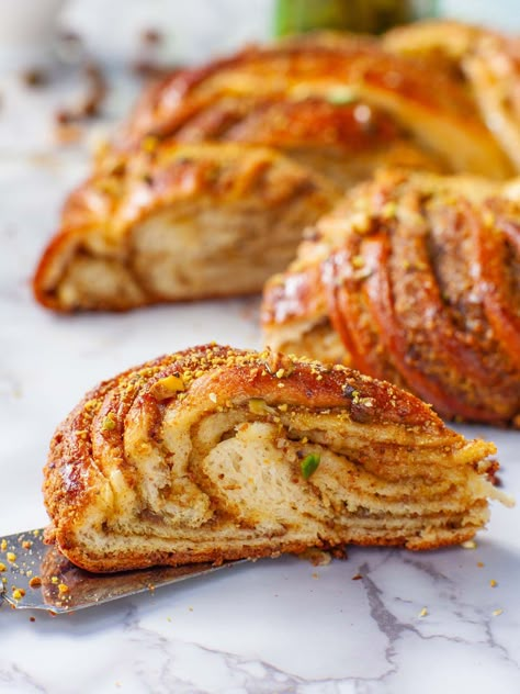 Honey Babka, Pistachio Babka, Unusual Bread Recipes, Babka Recipes, Savory Babka, Sweet Bread Recipe, Fun Bread Recipes, Fancy Bread Recipes, Bread Ideas