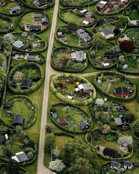 The Round Gardens Designed By Carl Theodor Sorensen Armoire Design, Allotment Gardening, Teapot Design, Good Neighbor, Installation Design, City Landscape, Community Gardening, Window Design, Landscape Architect