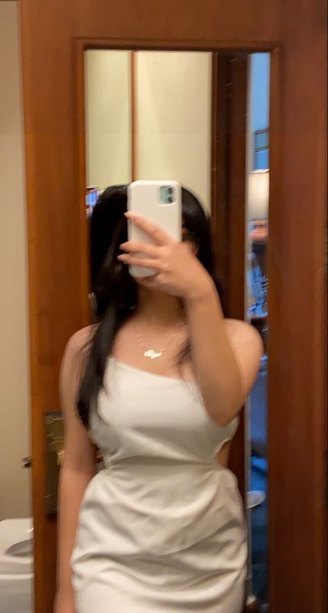 Mirror Pictures Selfie, Morrocan Fashion, Mirror Pictures, Football Jersey Outfit, Fitness Wear Outfits, Hijabi Fashion Casual, Cute Friend Photos, Classy Photography, Arab Fashion