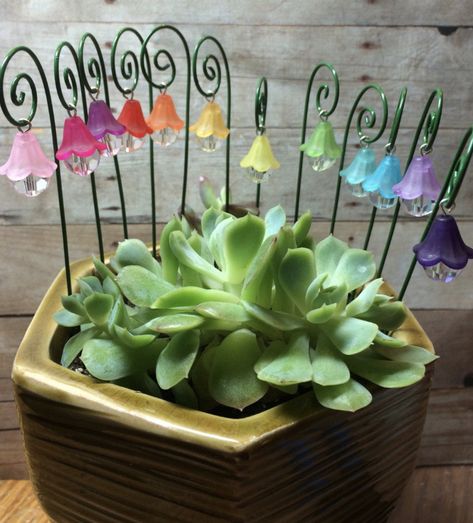 Sellable Crafts, Chicken Wire Art, Copper Wire Crafts, Suncatcher Diy, Indoor Crafts, Teacup Gardens, Dollhouse Garden, Herb Garden Design, Plant Stakes