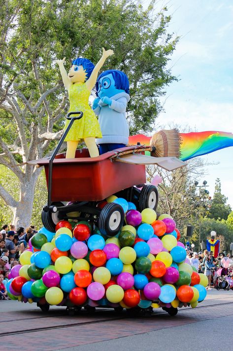 Disneyland Pixarfest: Inside Out Float Inside Out Parade Float Ideas, Disney Float Ideas, Movie Themed Parade Floats, Disney Homecoming Float Ideas, Inside Out Float Ideas, Disney Up Parade Float, Inside Out Trunk Or Treat Theme, Inside Out Trunk Or Treat Ideas For Cars, Inside Out 2 Trunk Or Treat Ideas