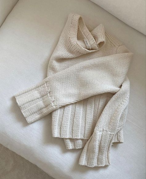 Outfit Minimal, Peace And Harmony, Cream Sweater, Sweaters Knitwear, Sweater Fashion, Buttermilk, White Cream, Stay Warm, Casual Chic