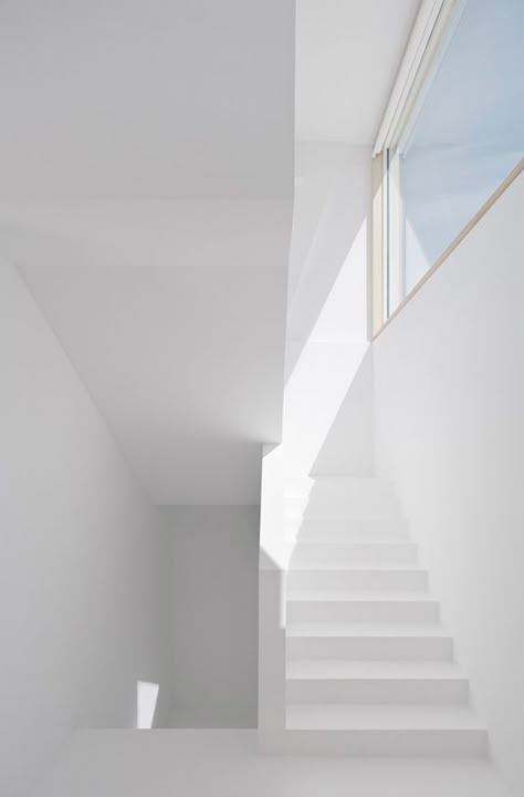 White Stairs, Empty Room, Modern Staircase, Minimalist Architecture, Light And Space, Minimalist Wallpaper, Shades Of White, White Wallpaper, White Aesthetic