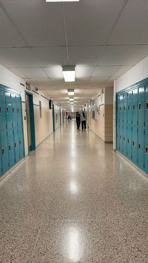 Different School Aesthetics, Highschool Buildings, High School Hallway Aesthetic, Sims 4 Copperdale High School, School Building Aesthetic, School Hallway Aesthetic, School Core Aesthetic, School Aesthetic Pictures, American School Aesthetic