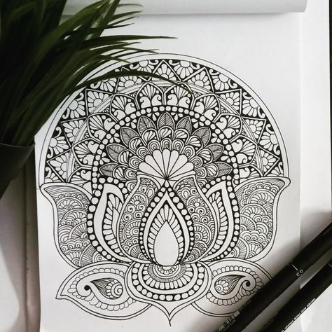 A simple mandala design with a lotus Lotus Mandala Art, Lotus Mandala Design, Simple Mandala Design, Lotus Drawing, Mandala Lotus, Doddle Art, Funny Lockscreen, Mandala Rock Art, Lotus Mandala