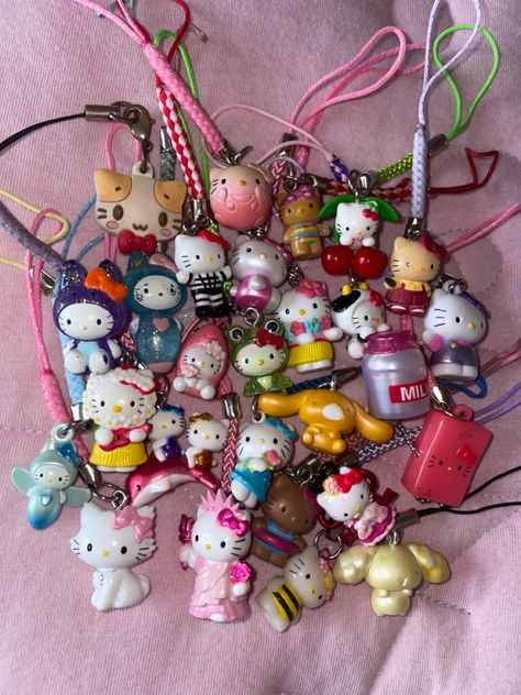 Neo Licca Keychain, Sanrio Trinkets, Gotochi Charms, Keychains Aesthetic, Gotochi Hello Kitty, Sanrio Charms, Hello Kitty Stuff, Hello Kitty Charms, Kawaii Keychain