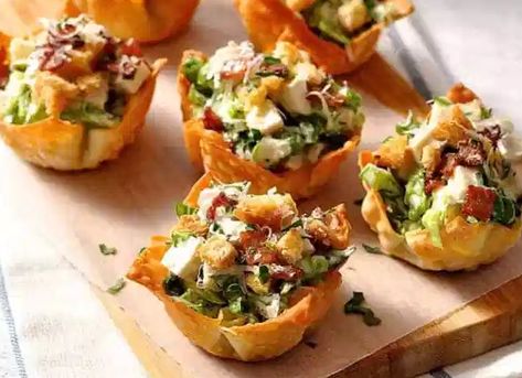 How to Use Wonton Wrappers in 20 Different Ways for Easy Entertaining Wanton Wrapper Recipes, Salad Wonton Cups, Wonton Appetizer Recipes, Mini Antipasti, Mini Food Appetizers, Wonton Appetizers, Ground Lamb Recipes, Wonton Wrapper Recipes, Wonton Cups