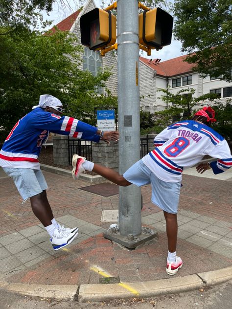 Levi Jorts Outfits, Vintage Jersey Outfit Men, Baggy Jean Shorts Outfit Men, Hockey Jersey Outfit Mens Streetwear, Hockey Jersey Streetwear, Bandana Shorts Outfits, Bandana Fits Men, Jorts Mens Outfits Streetwear, Rangers Jersey Outfit